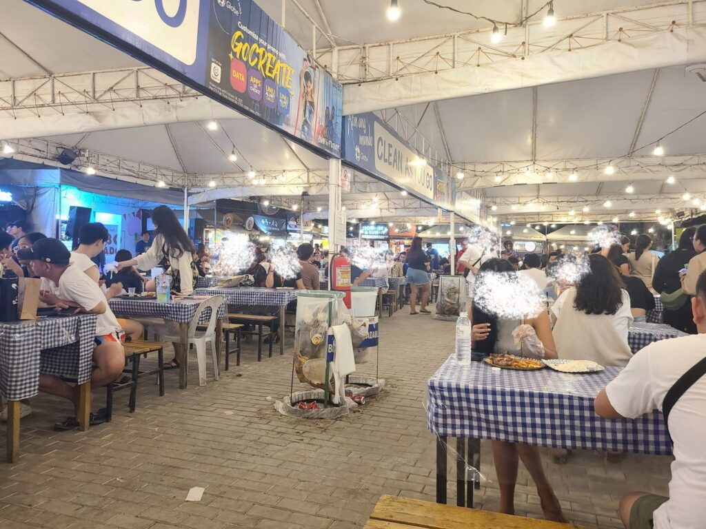 スグボメルカド飲食スペース