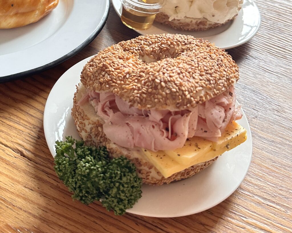 ジャンボンバターセットベーグル